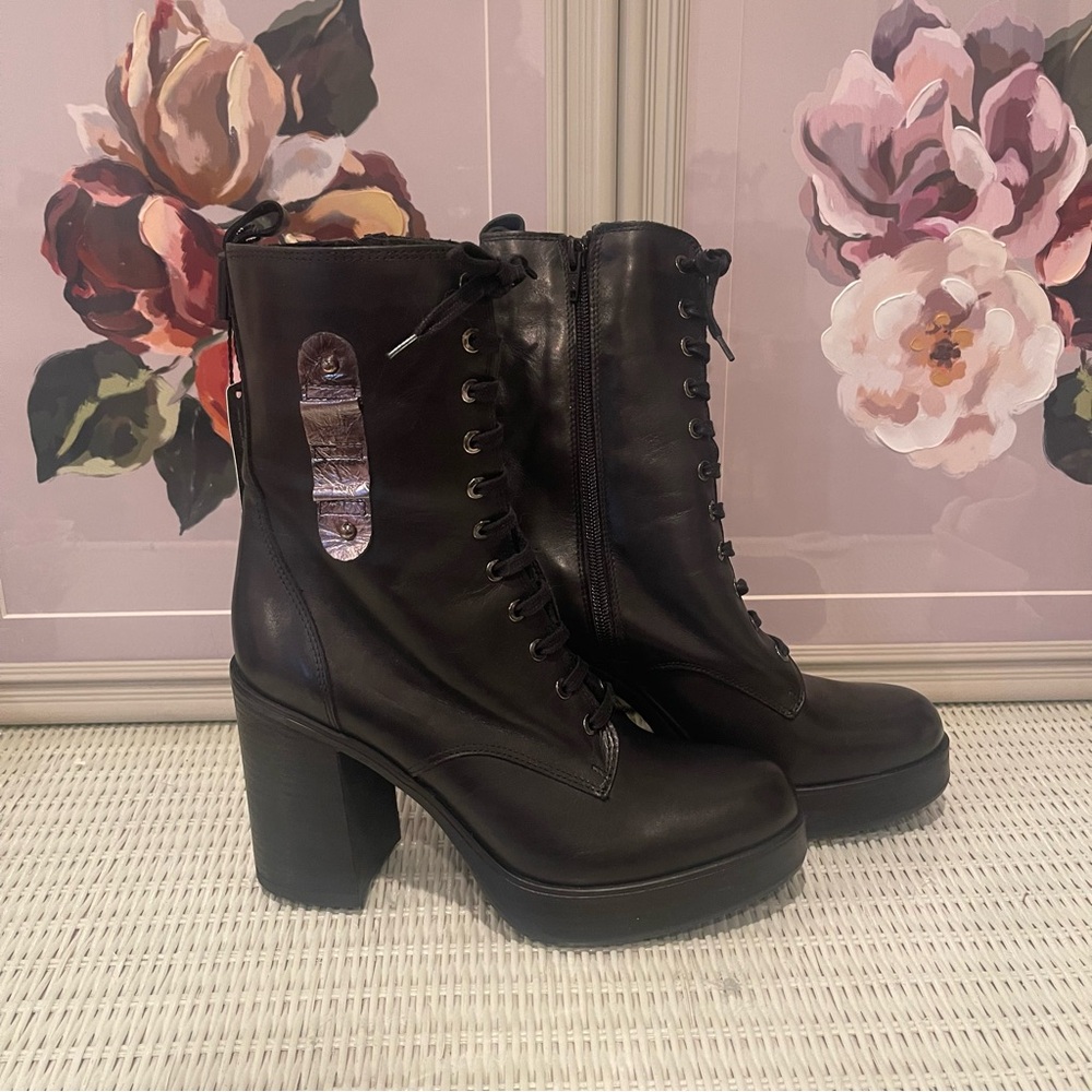 NWT Emanuele Crasto Lace Up Boots Size 9
